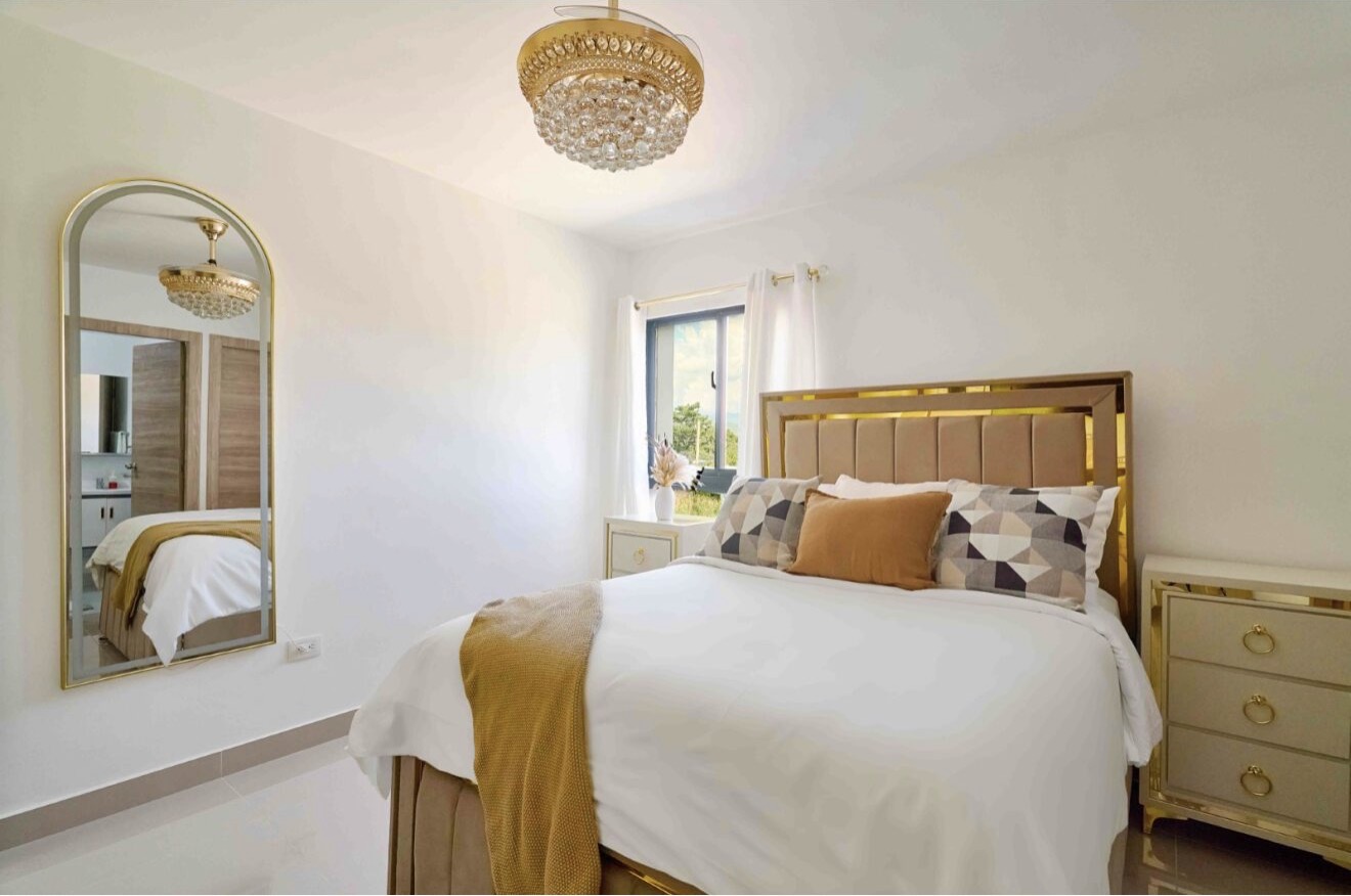 Habitación principal con espejo